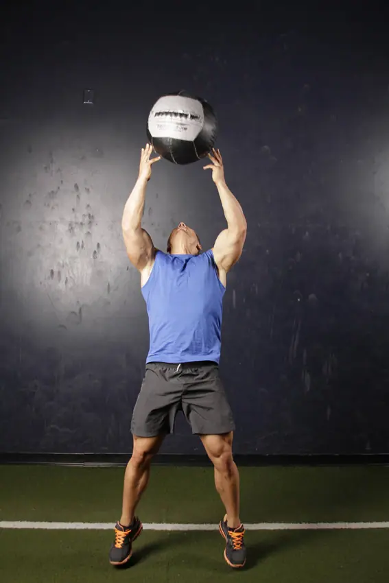 Backward Medicine Ball Throw — posisi akhir