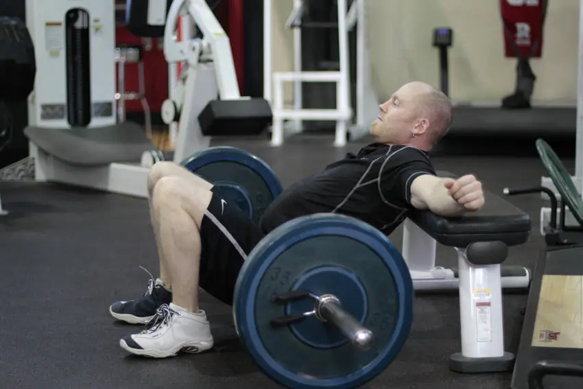 Barbell Hip Thrust — posisi awal