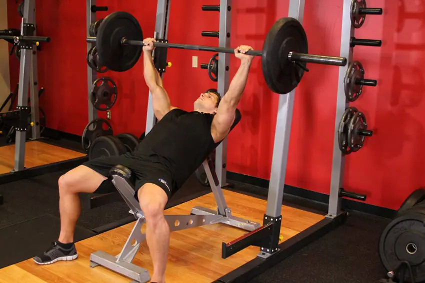 Barbell Incline Bench Press - Medium Grip — posisi awal