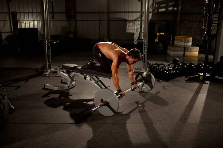 Barbell Rollout from Bench — posisi awal