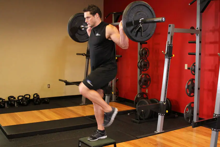 Barbell Step Ups — posisi akhir