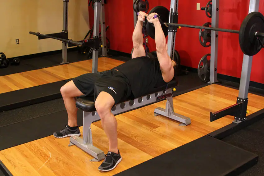 Bench Press - With Bands — posisi akhir