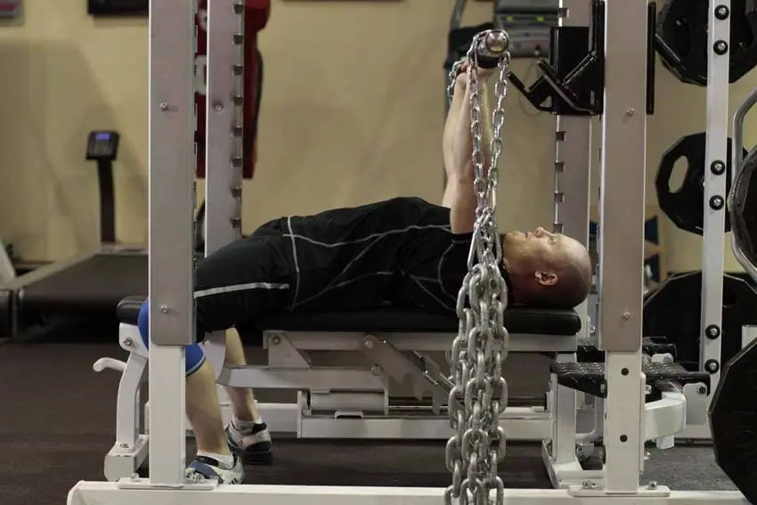 Bench Press with Chains — posisi awal
