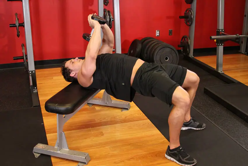 Bent-Arm Dumbbell Pullover — posisi awal