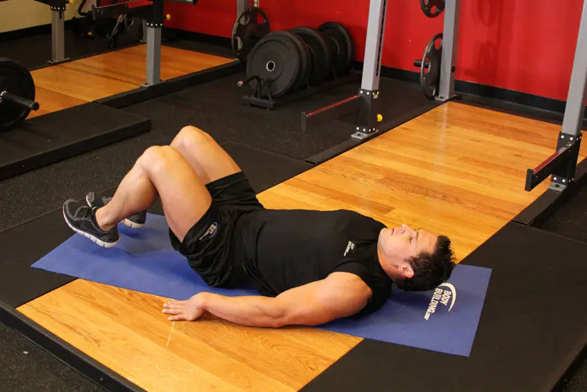 Bent-Knee Hip Raise — posisi awal