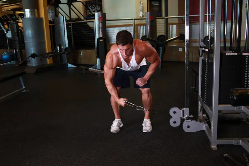 Bent Over Low-Pulley Side Lateral — posisi awal