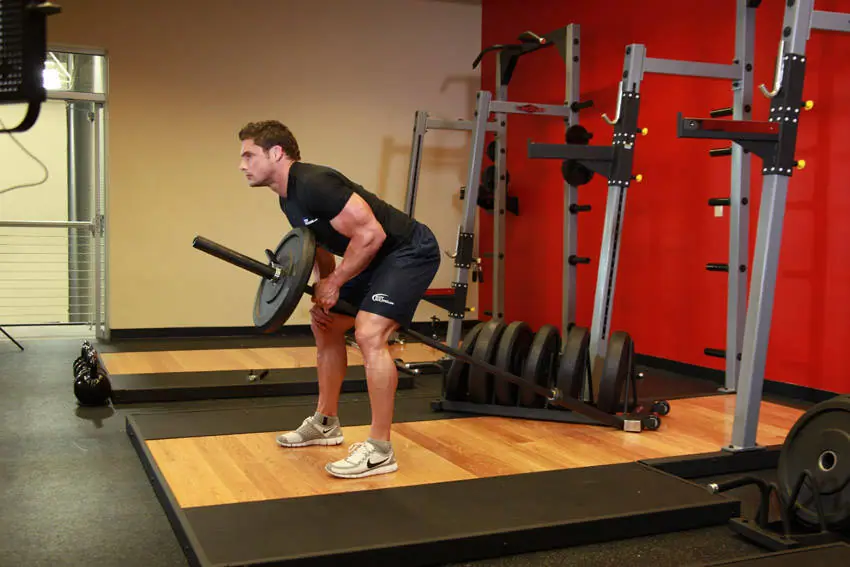 Bent Over One-Arm Long Bar Row — posisi akhir