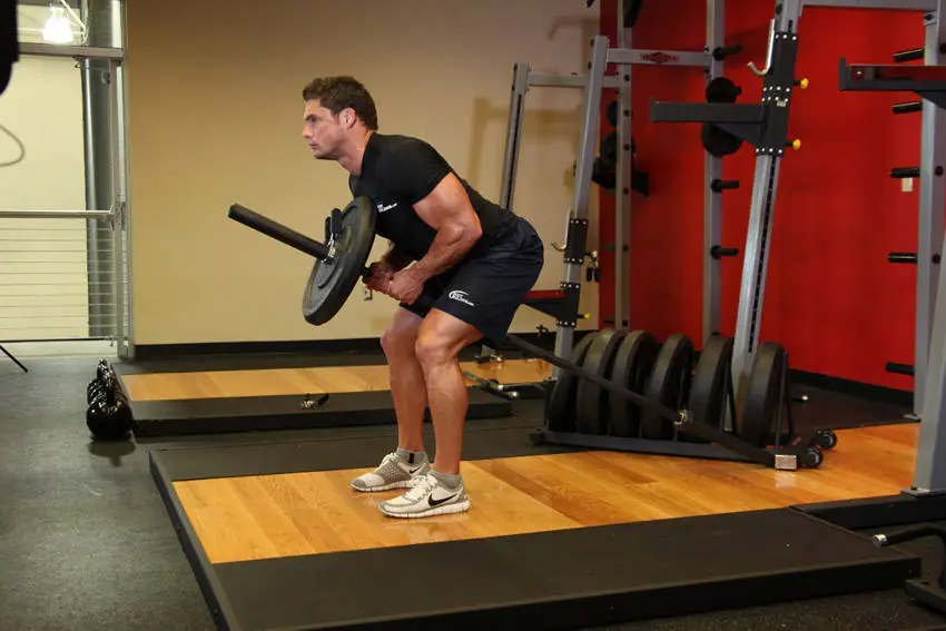 Bent Over Two-Arm Long Bar Row — posisi akhir