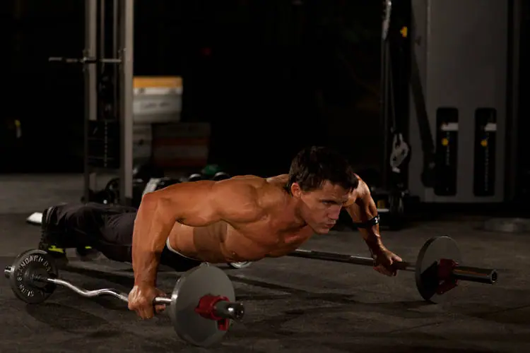 Bodyweight Flyes — posisi akhir