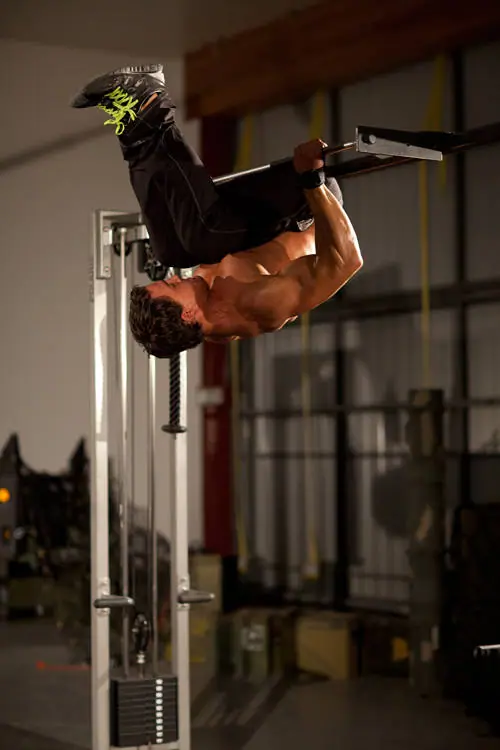 Bodyweight Mid Row — posisi akhir