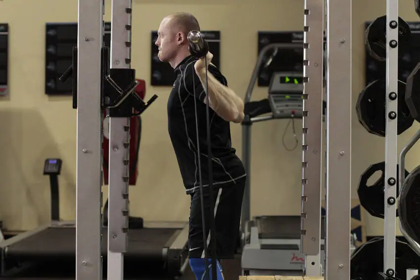 Box Squat with Bands — posisi awal
