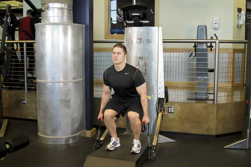 Cable Deadlifts — posisi awal