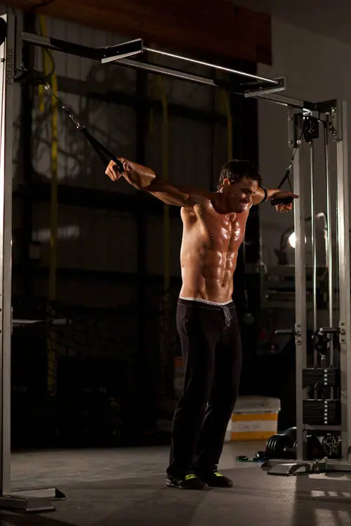 Cable Iron Cross — posisi awal
