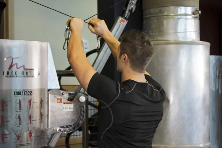 Cable Rear Delt Fly — posisi awal