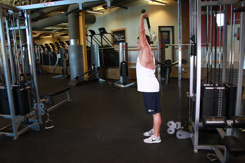Cable Rope Overhead Triceps Extension — posisi akhir