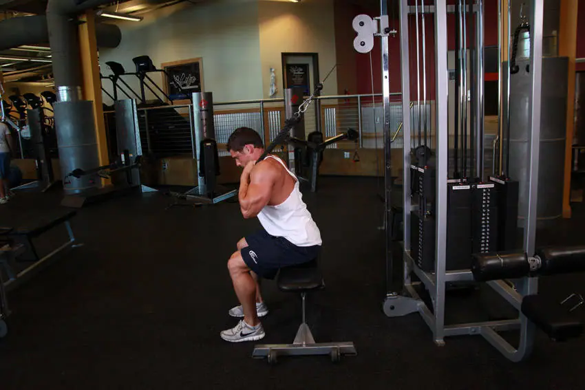 Cable Seated Crunch — posisi awal
