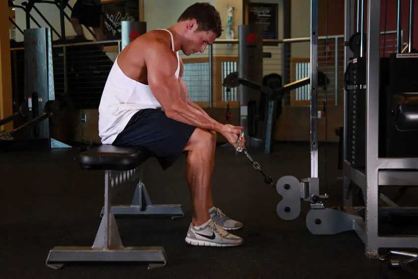 Cable Wrist Curl — posisi awal