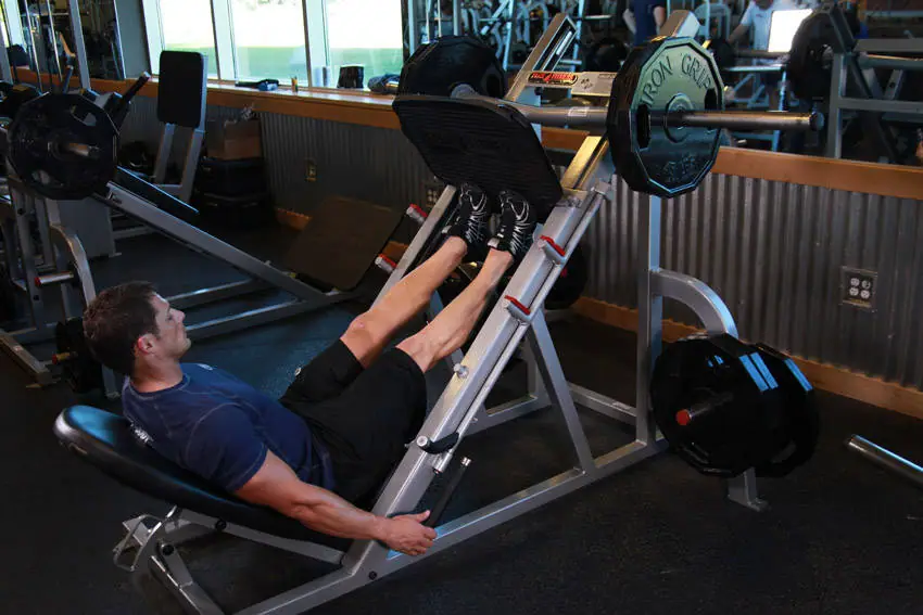 Calf Press On The Leg Press Machine — posisi akhir