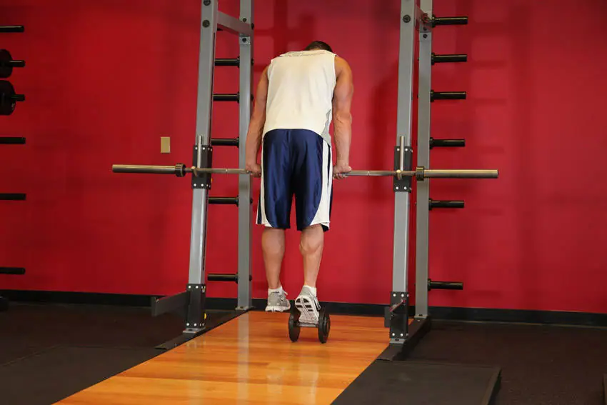 Calf Raise On A Dumbbell — posisi akhir