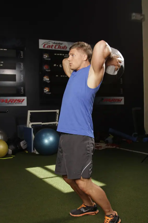 Catch and Overhead Throw — posisi akhir