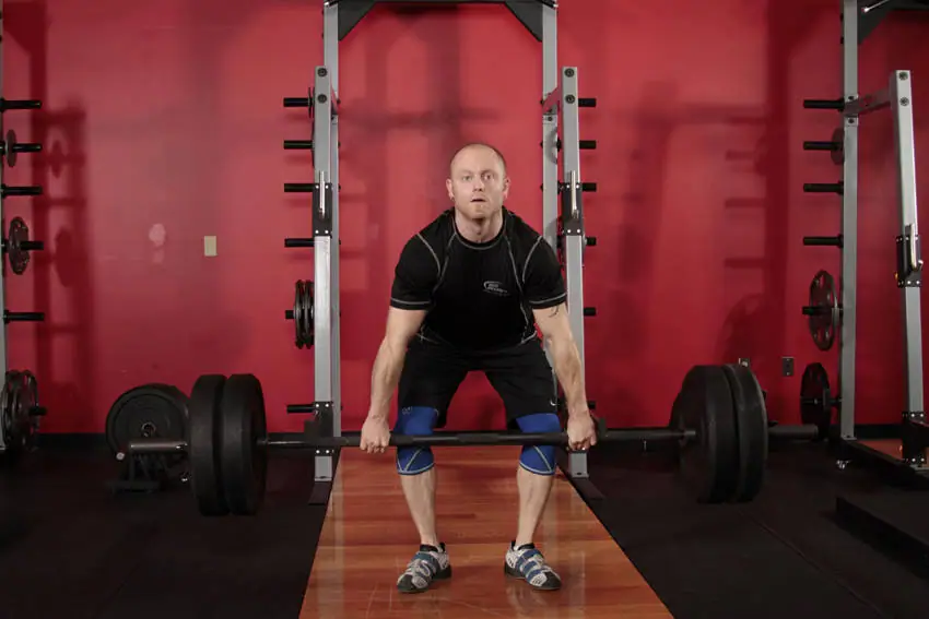 Clean Deadlift — posisi akhir