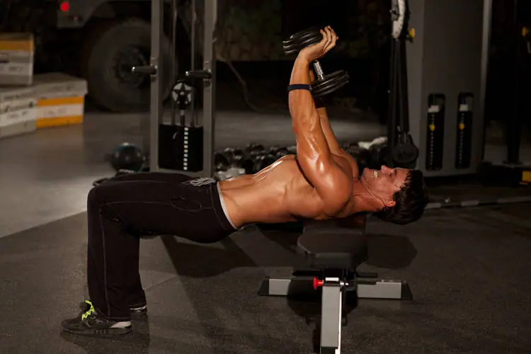 Close-Grip Dumbbell Press — posisi awal