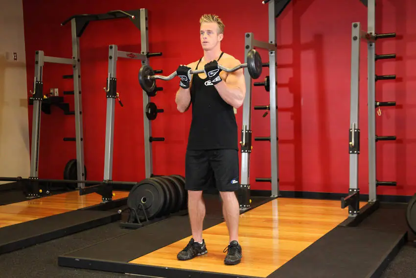 Close-Grip EZ Bar Curl — posisi akhir