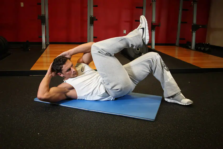 Cross-Body Crunch — posisi akhir