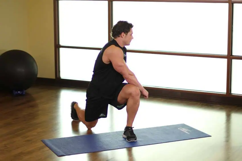 Crossover Reverse Lunge — posisi awal