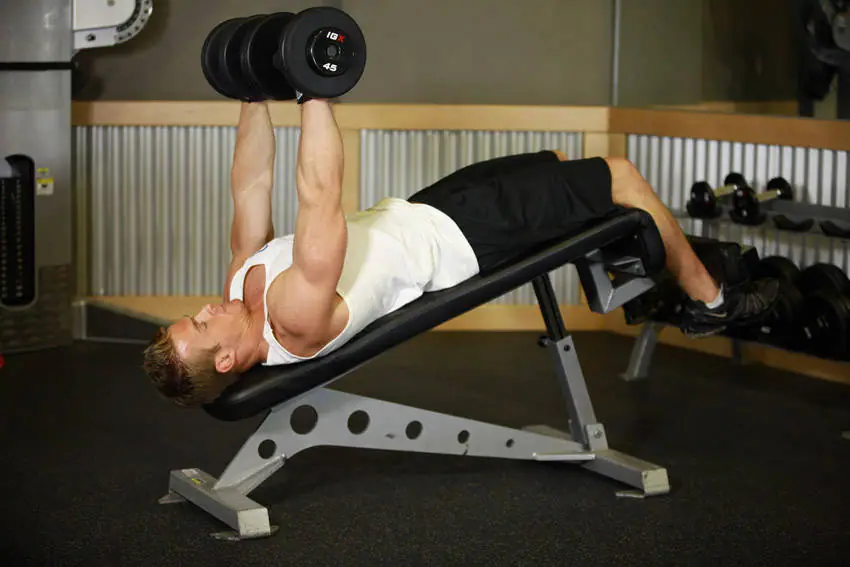 Decline Dumbbell Bench Press — posisi akhir