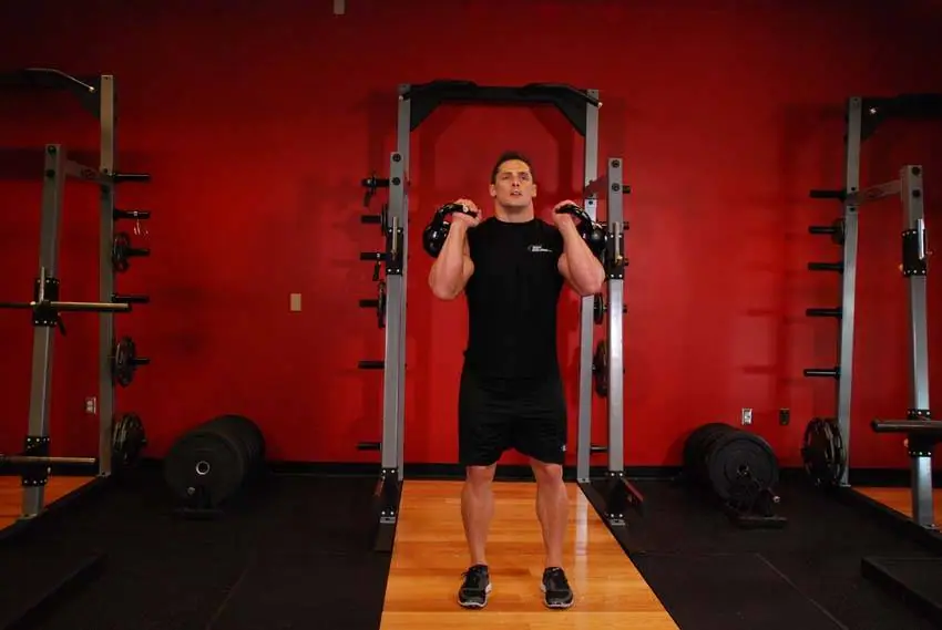 Double Kettlebell Push Press — posisi awal