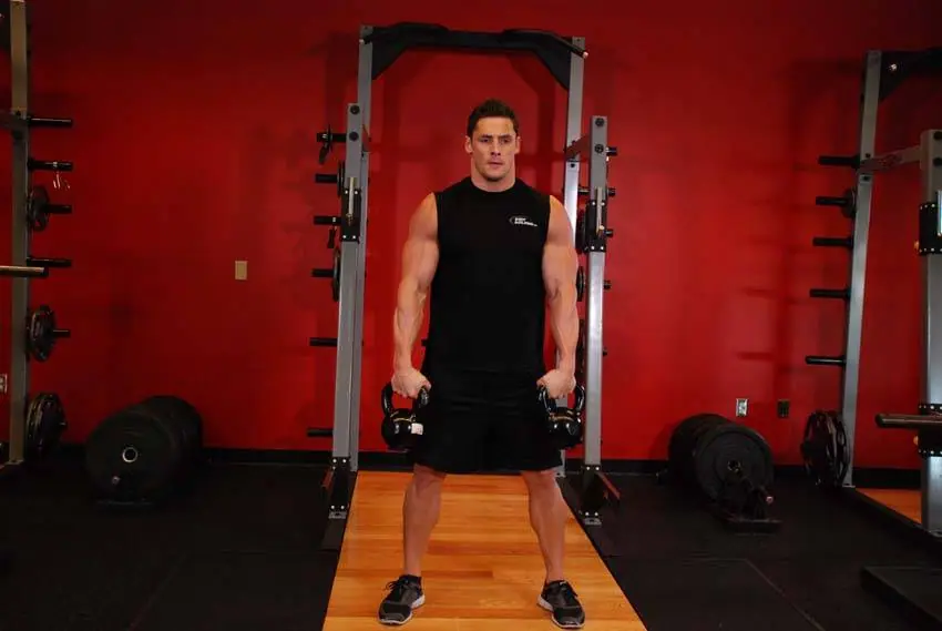 Double Kettlebell Snatch — posisi awal