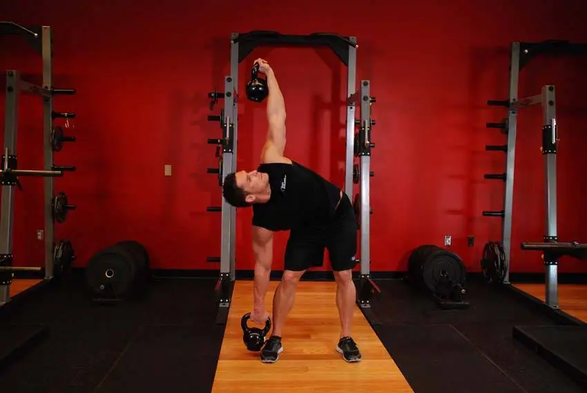 Double Kettlebell Windmill — posisi akhir