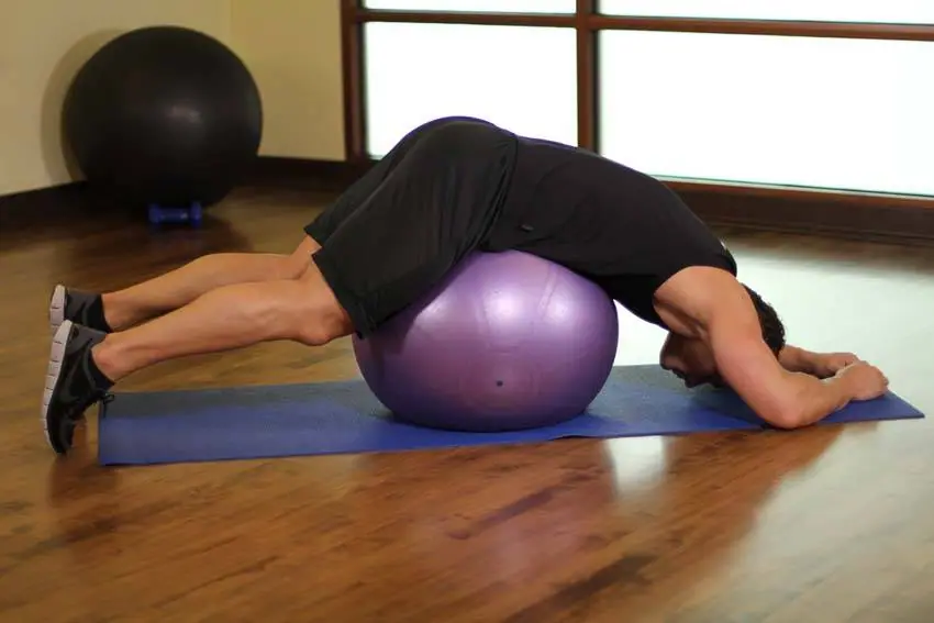 Downward Facing Balance — posisi awal