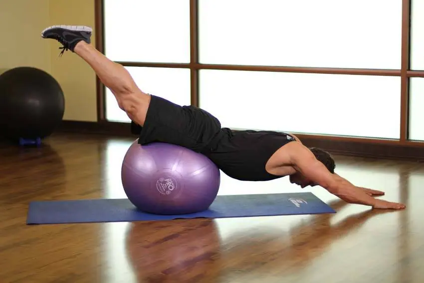 Downward Facing Balance — posisi akhir