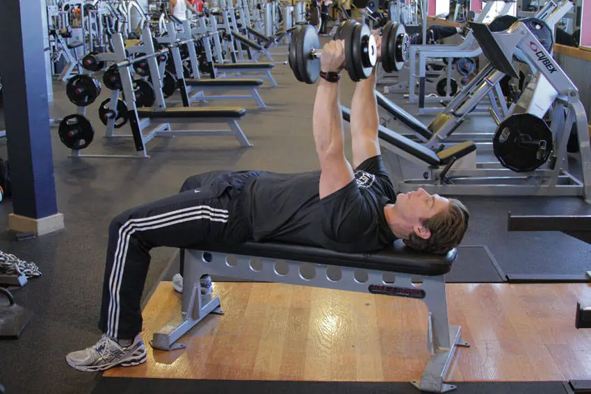 Dumbbell Bench Press with Neutral Grip — posisi awal