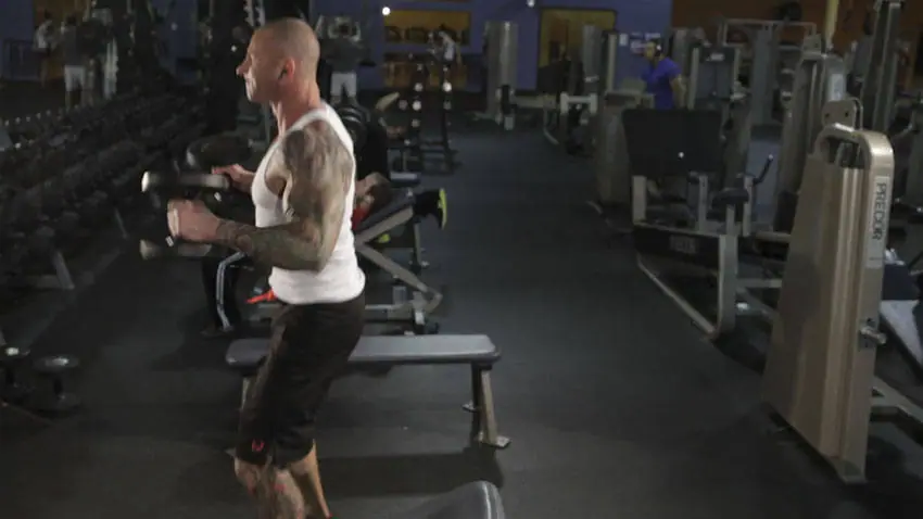 Dumbbell Clean — posisi akhir