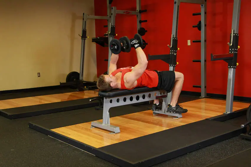 Dumbbell Flyes — posisi awal