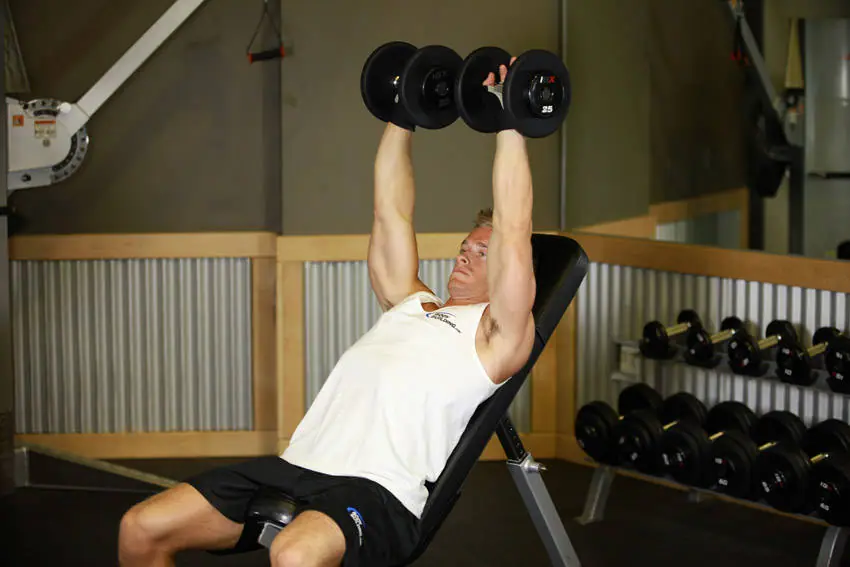 Dumbbell Incline Shoulder Raise — posisi awal