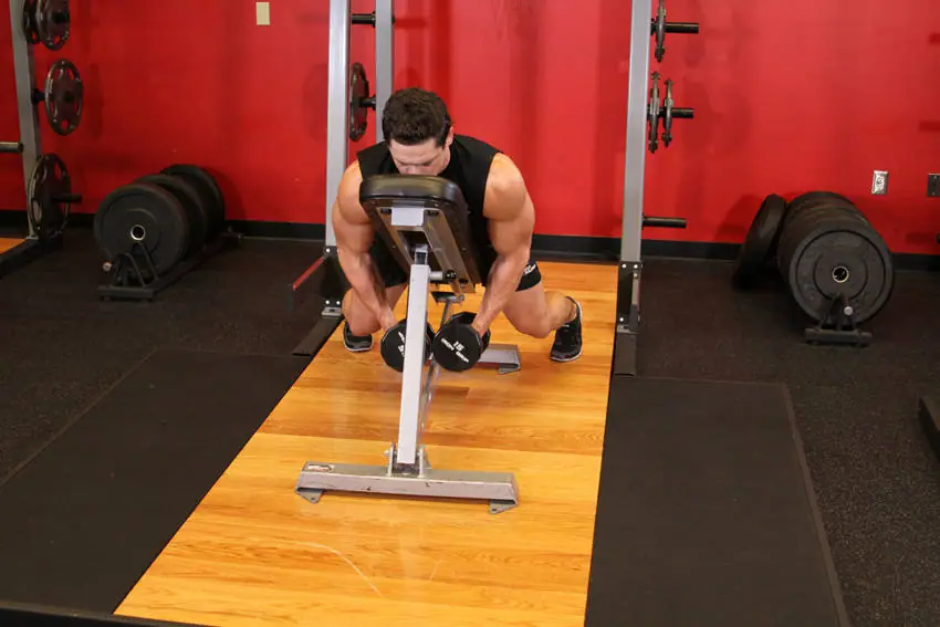 Dumbbell Lying Rear Lateral Raise — posisi awal