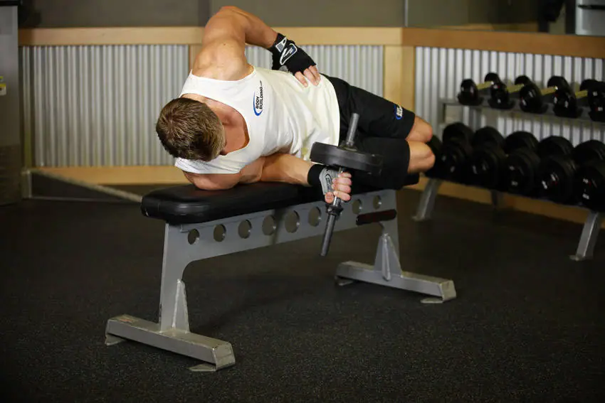 Dumbbell Lying Supination — posisi awal