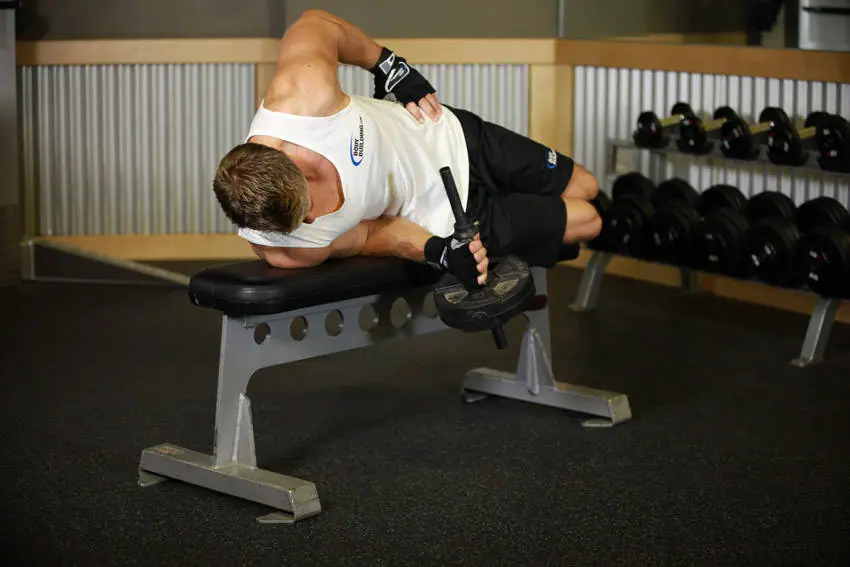 Dumbbell Lying Supination — posisi akhir