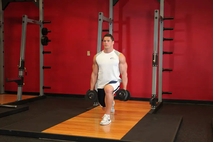 Dumbbell Rear Lunge — posisi akhir