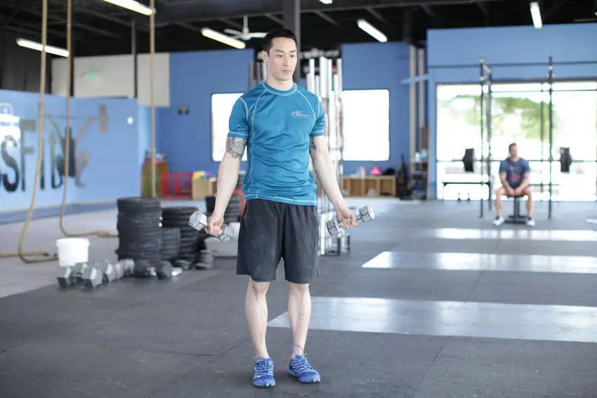 Dumbbell Scaption — posisi awal