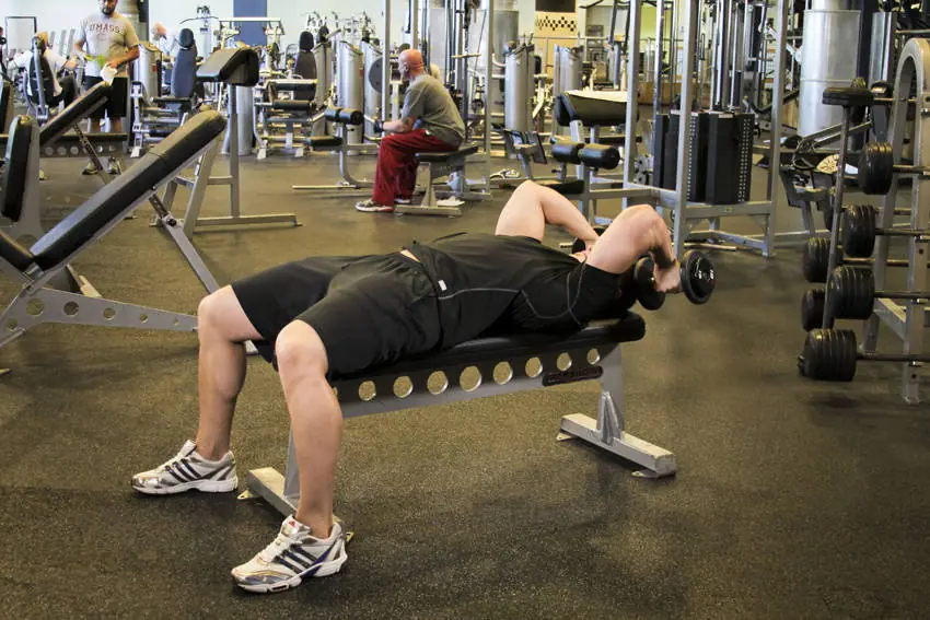 Dumbbell Tricep Extension -Pronated Grip — posisi awal