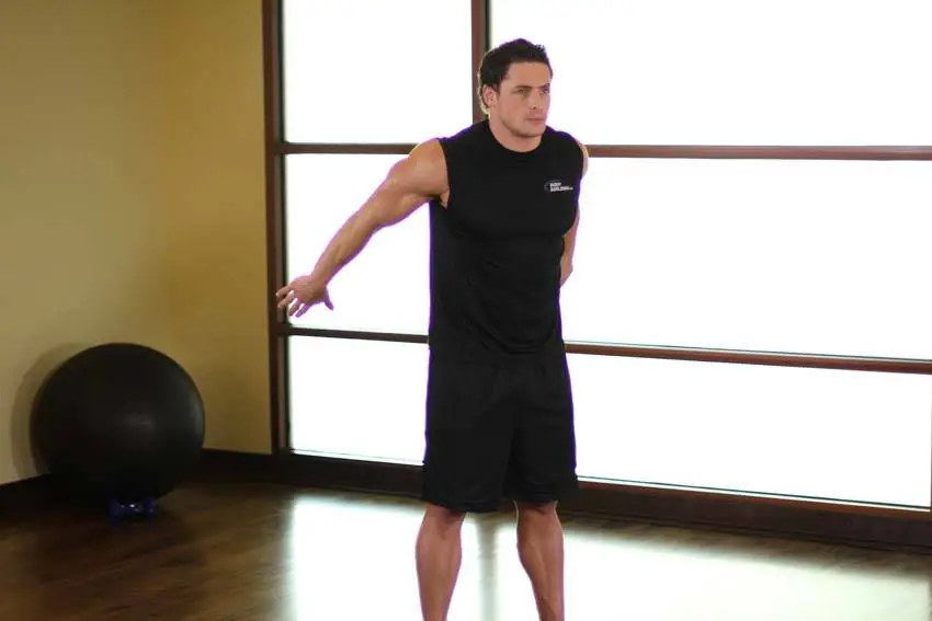 Dynamic Back Stretch — posisi awal