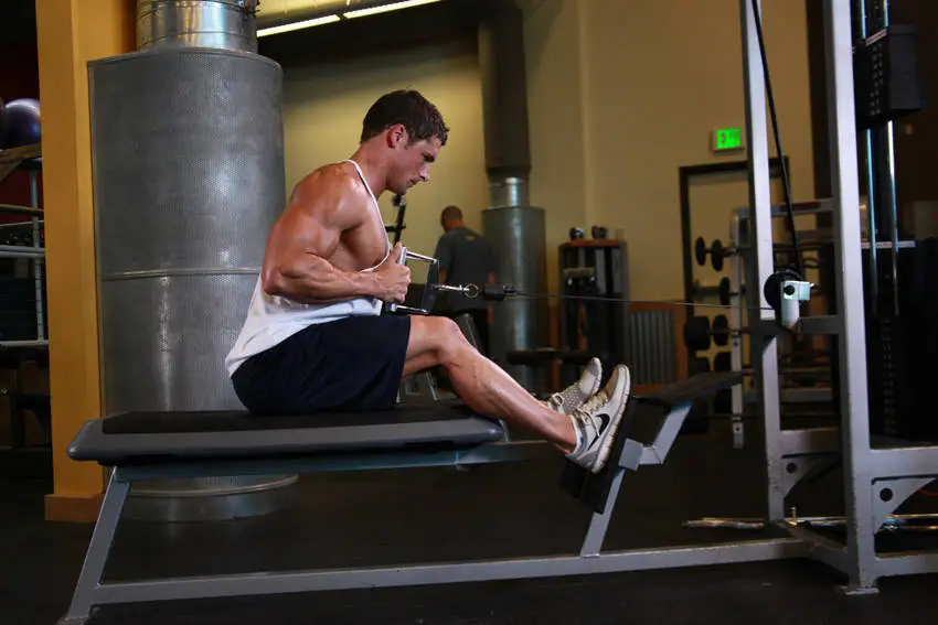 Elevated Cable Rows — posisi akhir
