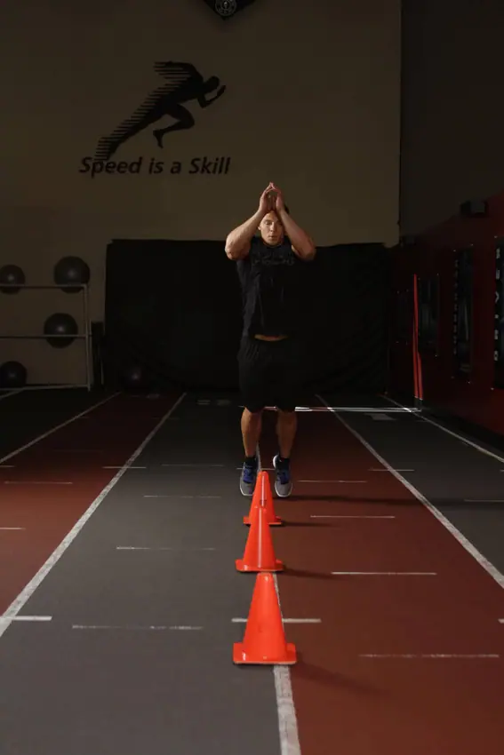 Front Cone Hops (or hurdle hops) — posisi awal