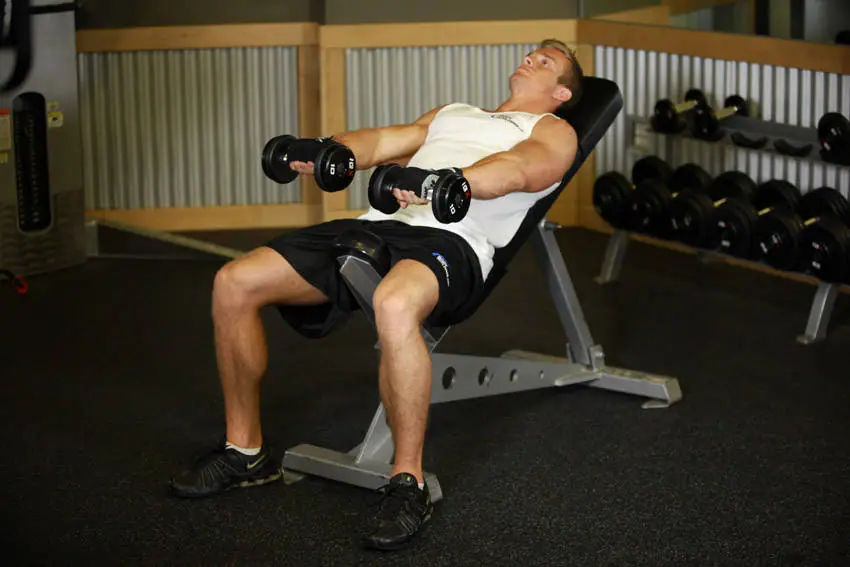 Front Incline Dumbbell Raise — posisi awal