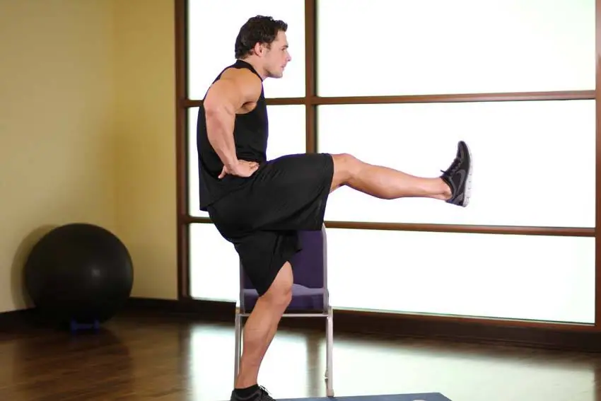 Front Leg Raises — posisi awal